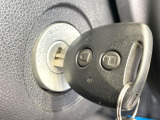 【キーレス】少し離れた場所からでもボタン一つでドアの開錠・施錠ができるのでとっても便利!ドアの鍵穴周りに傷をつけることもありません♪