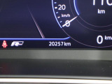走行距離は20,257km。メーター内に明確に表示され、車両状態の把握がしやすくなっています。
