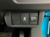 ホンダセンシング装着車となっております。衝突軽減ブレーキ、誤発進抑制機能、歩行者事故低減ステアリング、路外逸脱抑制機能、アダプティブクルーズコントロール、車線維持支援システム他、安全運転を幅広く支援。