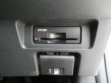純正ETC2.0付 料金所もスムーズに通れ、割引料金の適用もあります。ビルトインできれいに収まっており、見た目もスマートです。