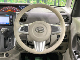 インテリアに合わせたデザインのステアリングは、運転される方のことも考え、運転しやすい形状、大きさです。是非一度、実際に触ってお確かめください。
