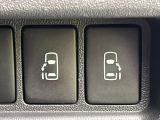 【両側パワースライドドア】スマートキーや運転席のスイッチで後席両側スライドドアの開閉が可能♪電動だから力を入れてドアを開ける必要が無く、小さなお子様でも簡単に開け閉めでき快適です♪