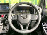 インテリアに合わせたデザインのステアリングは、運転される方のことも考え、運転しやすい形状、大きさです。是非一度、実際に触ってお確かめください。