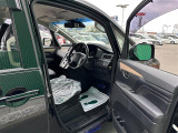 【運転席】座り心地が良いシートなので長時間の運転でも快適にお過ごしいただけます。新品のフロアマットのご注文も可能です。掲載箇所以外にご希望の写真がございましたらお気軽にお問い合わせ下さい。