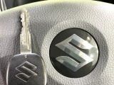 【キーレス】少し離れた場所からでもボタン一つでドアの開錠・施錠ができるのでとっても便利!ドアの鍵穴周りに傷をつけることもありません♪
