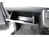便利な収納スペースの助手席グローボックス!小物もたくさん収納できます。