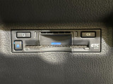【ETC】有料道路を利用する際に料金所で停止することなく通過できる、ETC車載器(ノンストップ自動料金収受システム機器)が装備されています。セットアップを行うことで利用可能になります。