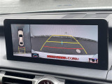 【パノラミックビューモニター】クルマを真上から見下ろした視点で駐車をサポートします!クルマの斜め後ろや真横など、いち早く障害物に気が付くことができます。
