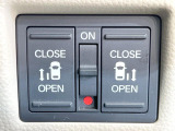 【両側パワースライドドア】スマートキーや運転席のスイッチで後席両側スライドドアの開閉が可能♪電動だから力を入れてドアを開ける必要が無く、小さなお子様でも簡単に開け閉めでき快適です♪