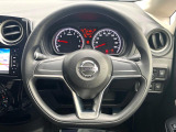 インテリアに合わせたデザインのステアリングは、運転される方のことも考え、運転しやすい形状、大きさです。是非一度、実際に触ってお確かめください。