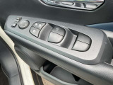パワーウインドウ(運転席:ワンタッチ、キーオフ後作動、挟み込み防止機構付)付きです。