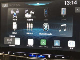 Bluetooth(ブルートゥース)接続機能付き。スマートフォンなどからお気に入りの音楽をワイヤレス再生できます。ドライブがさらに楽しくなりますね。
