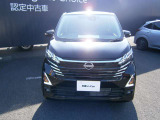 LEDヘッドライトは、本当に明るくて安全です。暗い夜道からお客様を守ってくれます。運転しやすいですし、黄色いハロゲンライトと見比べてください。