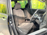 運転席シート廻りは使用感も少なく、良好な状態となっています。前オーナー様が丁寧に使っていたことがよくわかりますね。