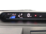 デジタルメーターのレイアウトを最適化しました。運転時のストレスを軽減し安全・安心な運転へ貢献します。