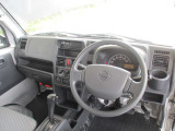視点の移動を抑えて操作性をアップした運転席周りで視界も良好です