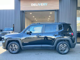 【ホイールアーチ】台形ホイールアーチはJeep伝統のデザインです。採用している理由は諸説ありますが、オフロードを走行する際にタイヤとボディが干渉しあわないよう配慮した作りにするためとなります。