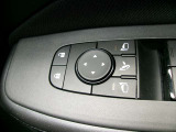 ドアミラーの鏡面の調節、格納は運転席からすべて操作できます!