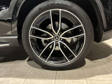 デザイン性・燃費のことを考えて作られたメルセデス・ベンツ純正ホイールでございます。