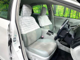 運転席シート廻りは使用感も少なく、良好な状態となっています。丁寧に使われていたことがよくわかりますね。