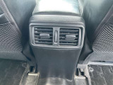 後部座席用のエアコン吹き出し口です!車内全体が快適ですね♪