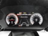 重厚感と安定感があり、同時にダイナミックさも備えるAudiの走り。機能やデザインが革新的なメーター。