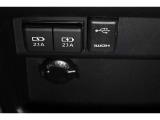 USB端子ソケット装備!アクセサリーDC12Vソケット装備!HDMI入力端子ソケット装備!