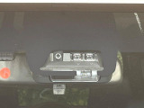 【プリクラッシュセーフティ】前方の車両等を検知し、衝突しそうな時は警報で注意を促し、ブレーキを踏む力をサポート。ブレーキを踏めなかった場合は衝突被害軽減ブレーキが作動、衝突回避をサポートします。
