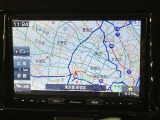 ディスプレイオーディオやカーナビは、現代のドライブにおいて欠かせない装備のひとつです。初めての場所でも迷いにくく、快適なルート案内で運転をサポートします。移動中のエンターテインメント性も高まります。