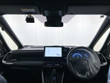 落ち着いたカラーの内装で、ゆったりと運転したい方に。