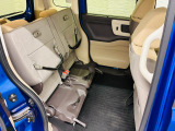 HONDA独自の機構!リアシートはチップアップ(跳ね上げ)することにより背の高い荷物も楽々積み込みすることが可能!!より空間を有効にするためにも大変便利なシートアレンジになります!!