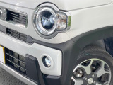 【LEDヘッドライト】悪天候や夜間走行時も良好な視界を確保し安心して運転できる高輝度LEDヘッドライトを装備!点灯速度が早く、消費電力も抑えられています。