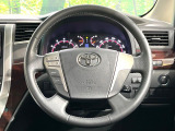 インテリアに合わせたデザインのステアリングは、運転される方のことも考え、運転しやすい形状、大きさです。是非一度、実際に触ってお確かめください。