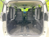 【パワーバックドア】スマートキーや運転席のボタンを押すだけでリアゲートが自動で開閉します!荷物を持っている時や、高い位置にあるバックドアを閉める際に便利な機能です♪