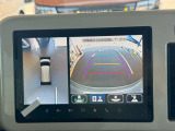 見えない場所を映し出すメーカー純正の全方位モニターです!縦列駐車で便利な「俯瞰映像」や狭い道でのすれ違いで役立つ「助手席側のサイド映像」など視点を切り替えて表示し、ドライバーの視界をサポートします!