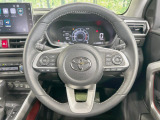 インテリアに合わせたデザインのステアリングは、運転される方のことも考え、運転しやすい形状、大きさです。是非一度、実際に触ってお確かめください。