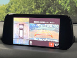 【マルチテレインモニター】車のフロントやサイドのカメラ画像を同時にモニター表示することで、悪路や狭い道を走行時でも周囲の状況確認ができ安心!本格SUVにうれしい装備です♪