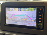 【バックカメラ】駐車時に後方がリアルタイム映像で確認できます。大型商業施設や立体駐車場での駐車時や、夜間のバック時に大活躍!運転スキルに関わらず、今や必須となった装備のひとつです!