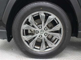 18インチアルミホイール(ダークプレミアムメタリック塗装)を装着しています。タイヤサイズ225/60R18