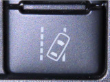 車線逸脱警報装置を装備しております。