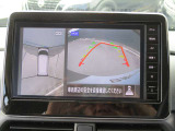 アラウンドビューモニターも装備しております。ご覧のように車体を真上か見たような映像なので、車庫入れの苦手なお客様ももうご心配いりません。