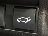 【パワーバックドア】スマートキーや運転席のボタンを押すだけでリアゲートが自動で開閉します!荷物を持っている時や、高い位置にあるバックドアを閉める際に便利な機能です♪
