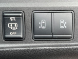 【両側パワースライドドア】スマートキーや運転席のスイッチで後席両側スライドドアの開閉が可能♪電動だから力を入れてドアを開ける必要が無く、小さなお子様でも簡単に開け閉めでき快適です♪