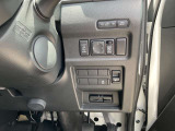 運転席右側には各種スイッチが集約されています