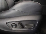パワーシート搭載。微妙な調整が手軽にでき、ピッタリのポジションで運転することが可能です。