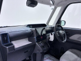 ダイハツのお店では、ダイハツ車を知り尽くしたプロフェッショナルが、専用の診断機器を使って各システムを点検しております。