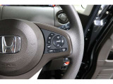 Hondaセンシングの機能のひとつ、アダプティブクルーズコントロール付!アクセルから足を離しても設定したスピードと前車との車間を保ち走行してくれます!車線維持もアシスト☆高速道路で疲労軽減ですね☆