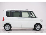 県内13店舗にて常時500台以上ダイハツ車を展示中です。見て、触って、納得のいく一台をぜひ見つけてください。