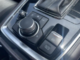 【電動パーキングブレーキ】ブレーキを踏んで停車したときにブレーキペダルから足を離しても停車状態を維持することができます。