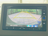 【バックカメラ】駐車時に後方がリアルタイム映像で確認できます。大型商業施設や立体駐車場での駐車時や、夜間のバック時に大活躍!運転スキルに関わらず、今や必須となった装備のひとつです!
